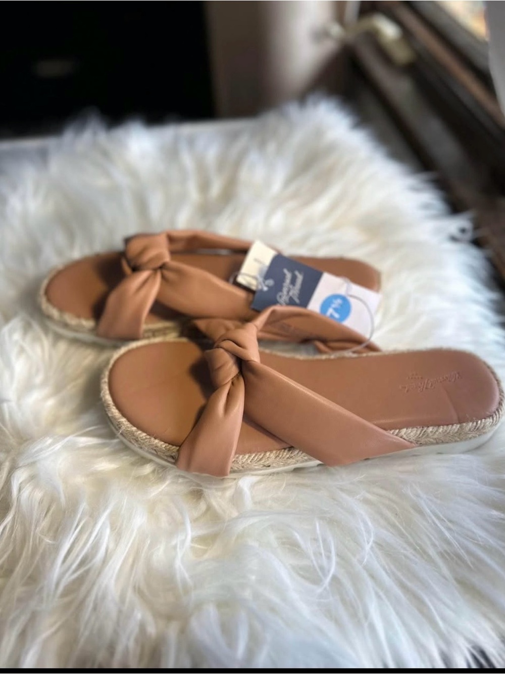 Women’s Tan Knot Slip-On Sandals -7.5